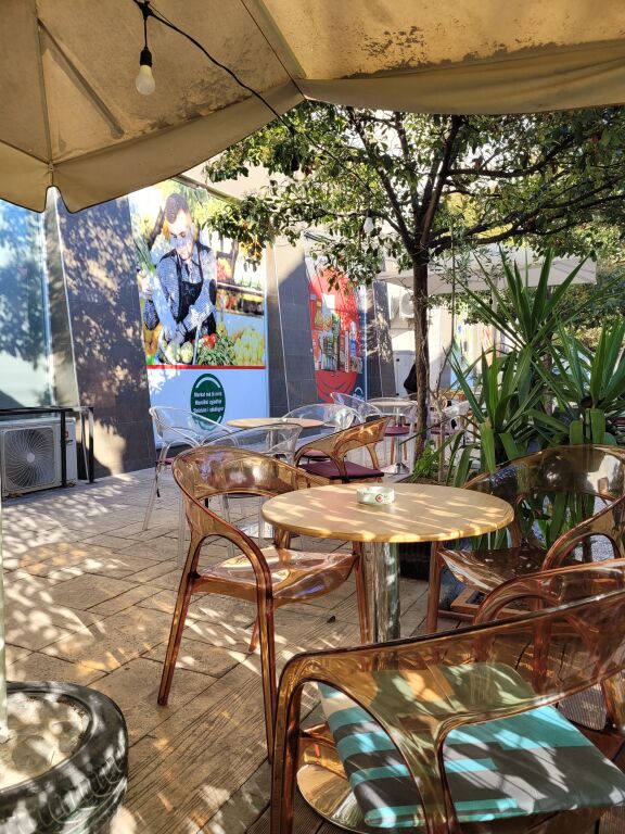 Local for sale behind Mondial