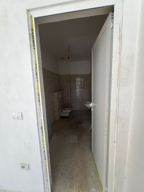 Commercial space for rent at Shkolla e kuqe