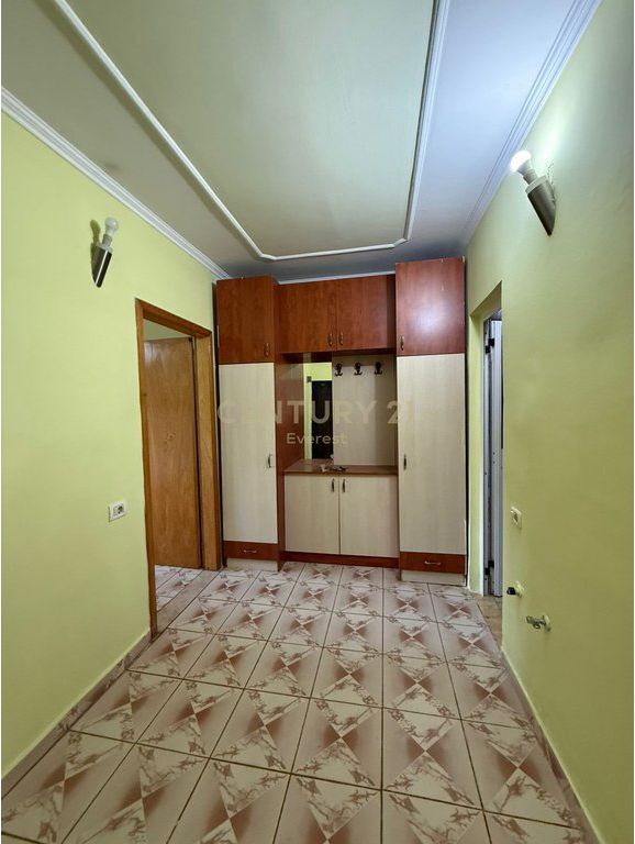 RRUGA IRFAN TOMINI, APARTAMENT 1+1 PER SHITJE !