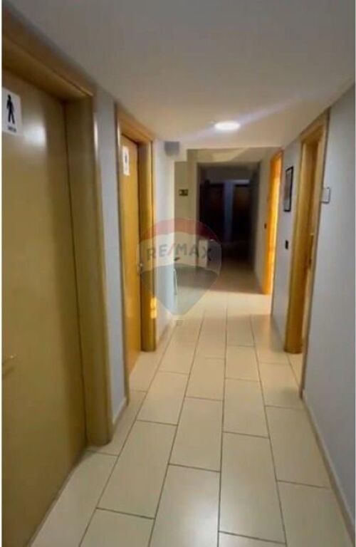 AMBIENT KOMERCIAL ME QIRA TEK RRUGA E KAVAJES