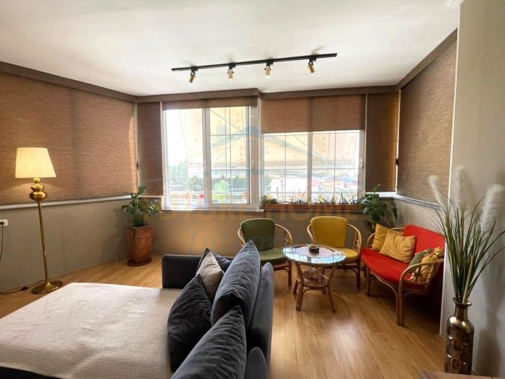 Shitet, Apartament 3+1+2, Fresk, Tiranë.