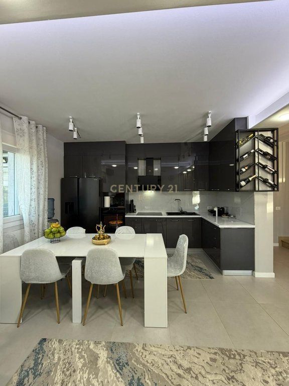 VILLA MODERNA SU DUE PIANI IN VENDITA A XHAFZOTAJ, DURRES!