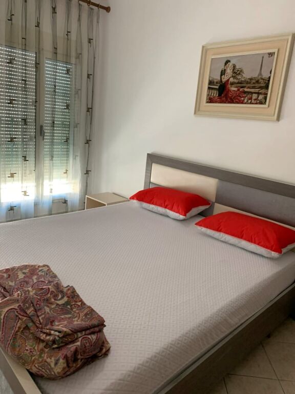 2+1, alla stazione ferroviaria, complesso di servizi, 600 euro