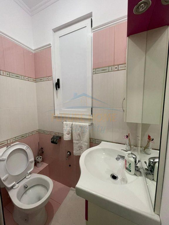 Shitet, Apartament 3+1+2, Fresk, Tiranë.