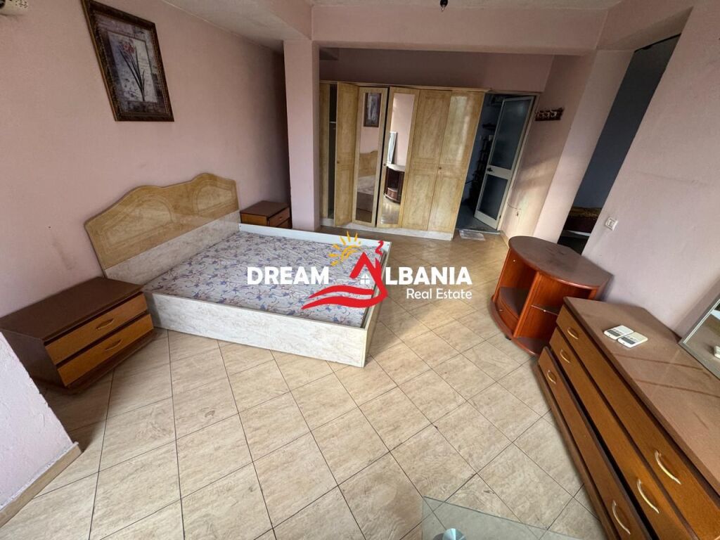 Shiten 2 Apartamente (1+1 dhe 2+1) tek Kryqezimi i 21 Dhjetorit (ID 4139190)