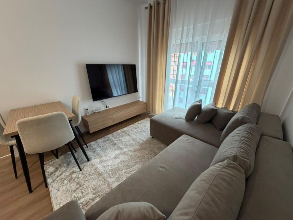 🏠Jepet me qera apartament 1+1   📍 Adresa: Ali Demi, Kompleksi Kadiu   💶 Çmimi: 40,000 lekë/muaj   