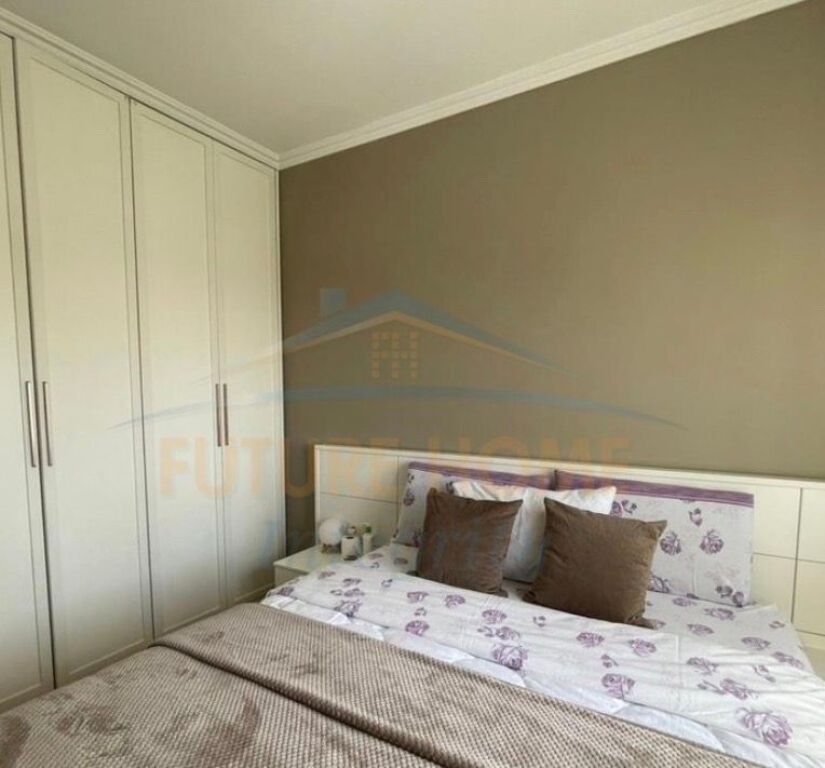 Shitet, Apartament 3+1+2, Fresk, Tiranë.