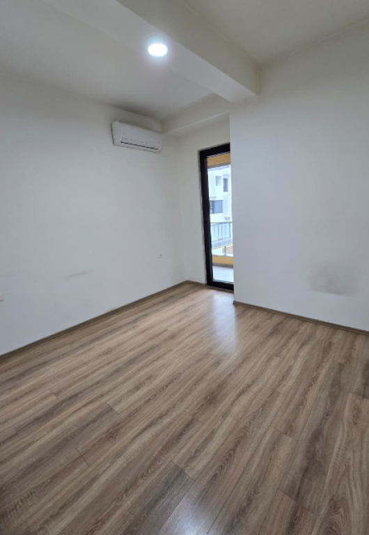 Jepet zyrë me qira – Square 21
