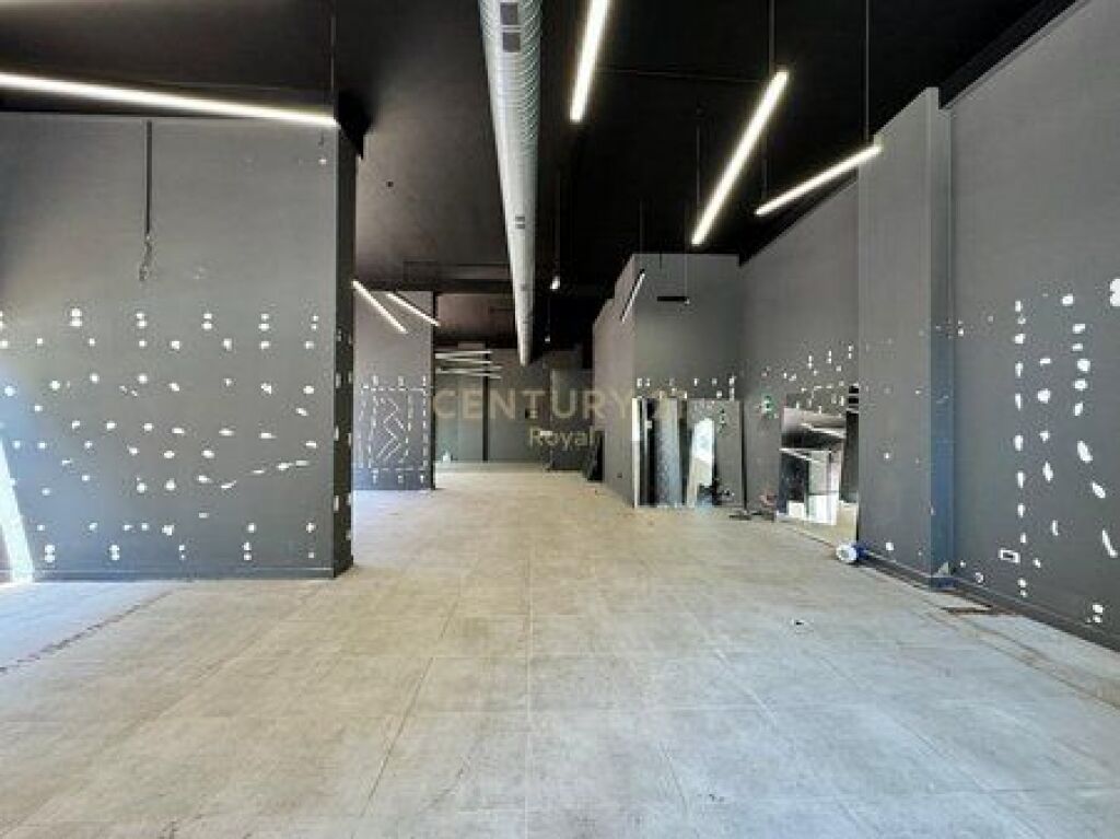  Locale commerciale in affitto in Via Bardhok Biba