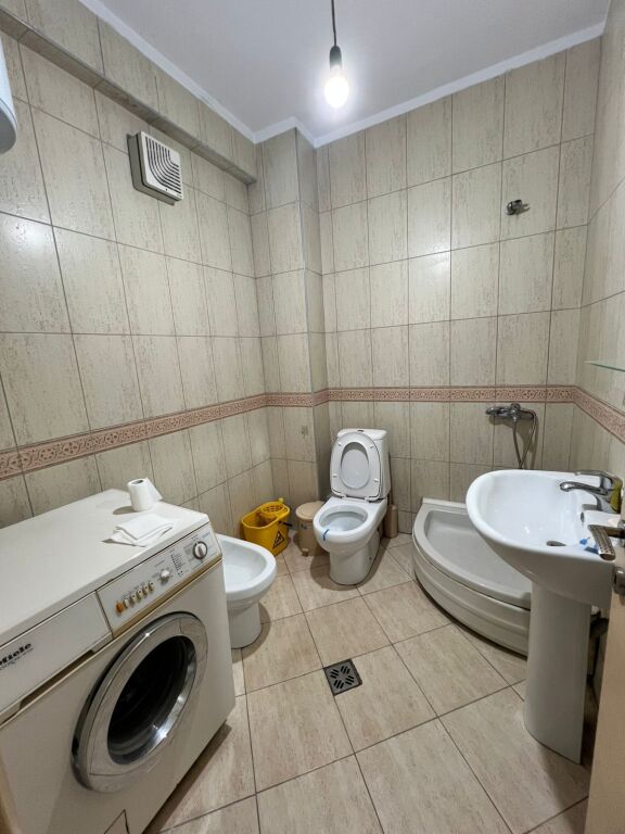 1+1 apartment for rent at Komuna e Parisit
