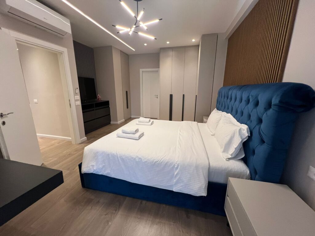 The Paris commune, modern 2+1+2 apartment plus parking for rent!