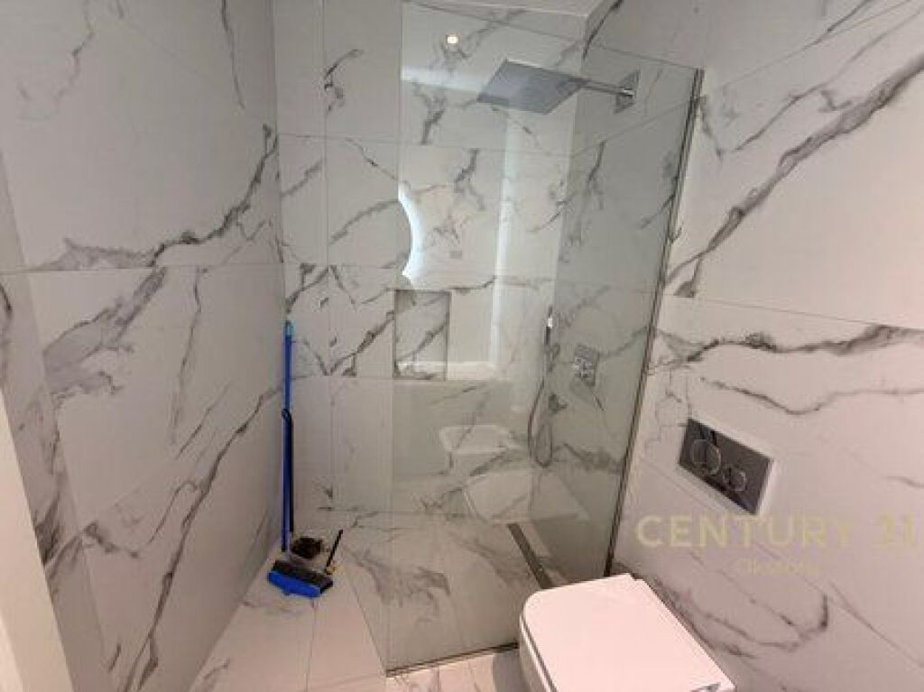 AFFITTIAMO APPARTAMENTO DI LUSSO + POSTO AUTO PRESSO LA RESIDENZA LAKE VIEW!