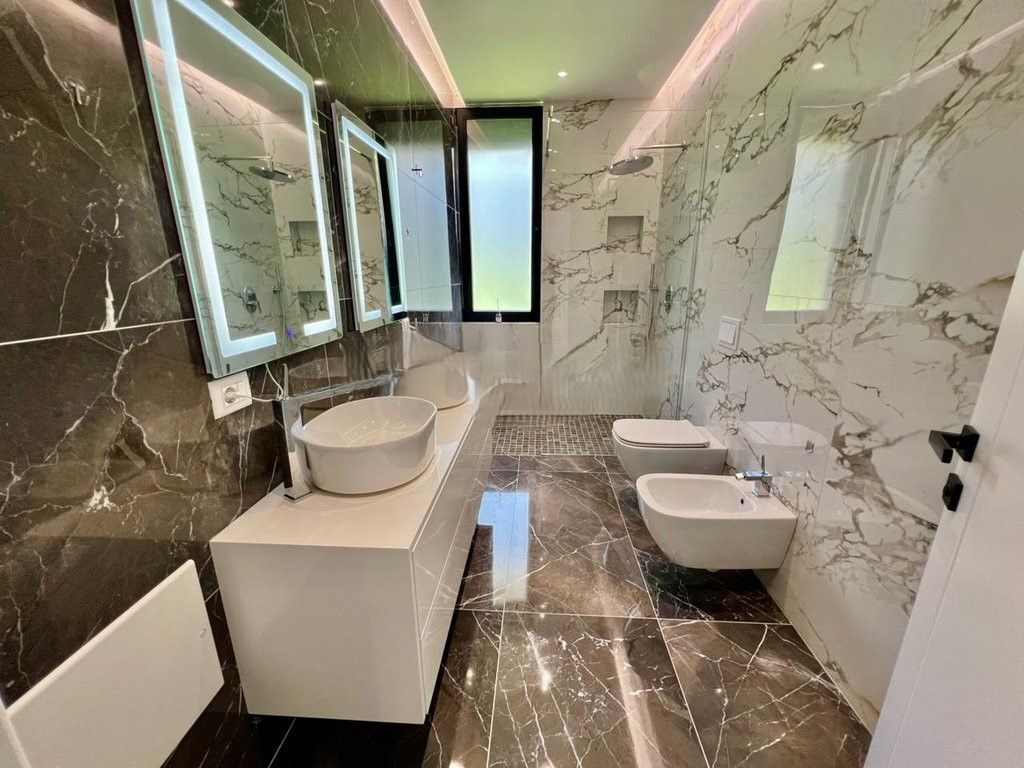 IN AFFITTO, VILLA MODERNA INDIVIDUALE con CORTILE &amp; VISTA, LAGO ASCIUTTO‼️