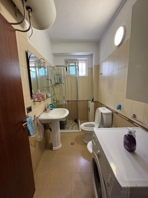 Jepet apartament me qera 1+1