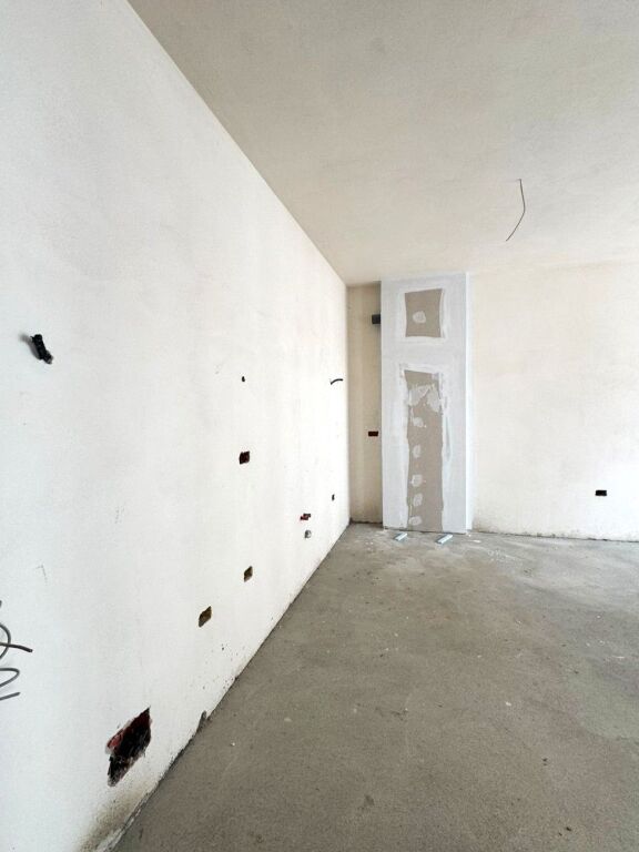 Artament 1+1 ne shitje perball Vila L, Astir