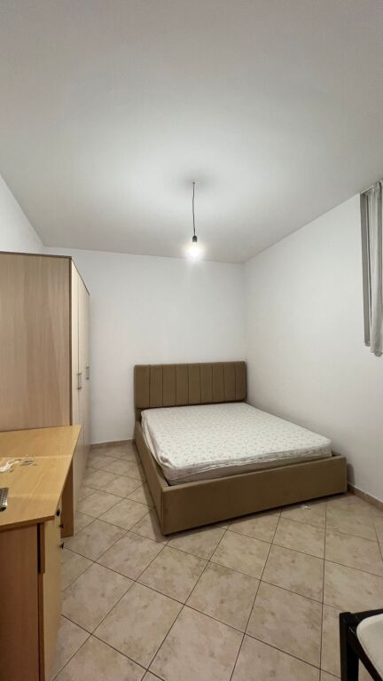 1+1 apartment for rent at Komuna e Parisit