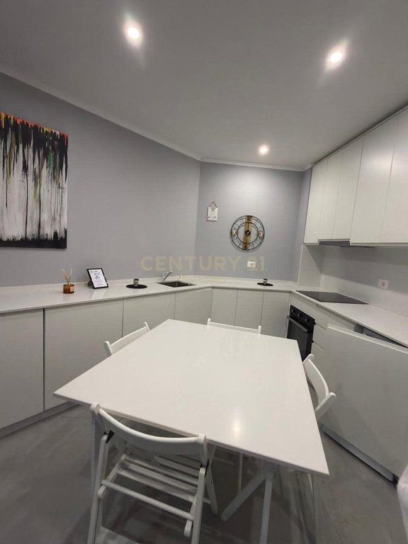 Jepet me qera apartament tek White Hill, Currila – Durrës!