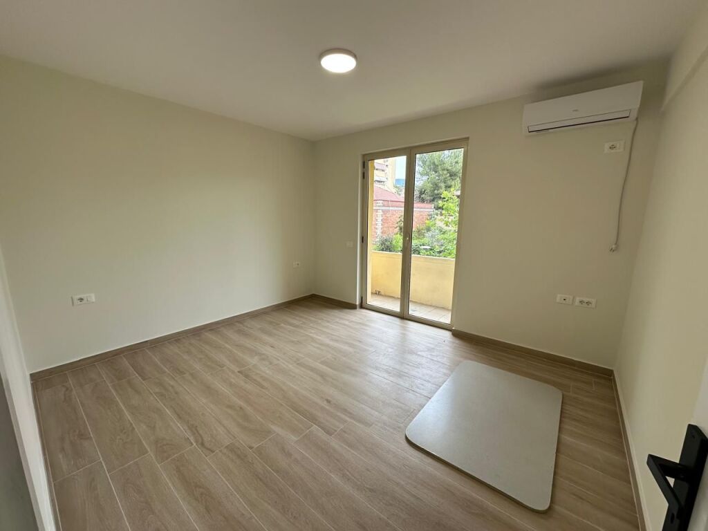 🏢Rruga e Durresit jepet me qera per zyra,apartament 3+1. 500Euro(Neto)   
