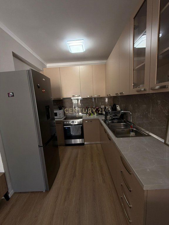 Mine Peza - Jepet 2+1 Luxury Prane Prokurorise Pallat i 2024 750 € /Muaj