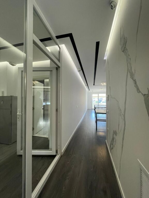JEPET ZYRE ME QERA 130M2 KOMUNA E PARISIT