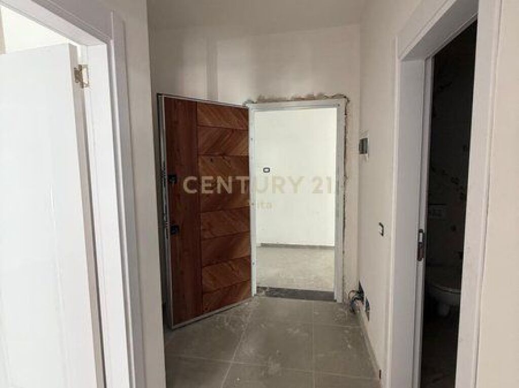 SHITET APARTAMENT 1+1 + POST PARKIMI NE QERRET !!!