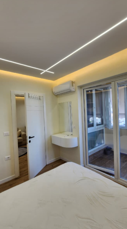 Apartament 1+1 me qira – pranë Universitetit Zonja e Këshillit të Mirë