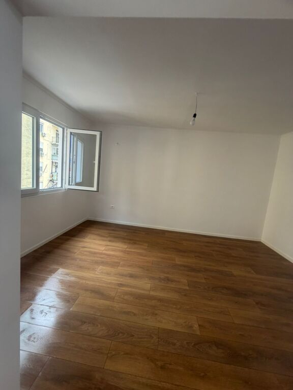 Appartamento 1+1 in vendita dietro Europian Porcelan