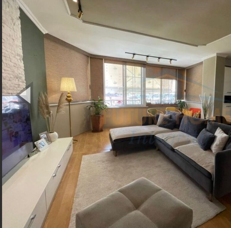 Shitet, Apartament 3+1+2, Fresk, Tiranë.
