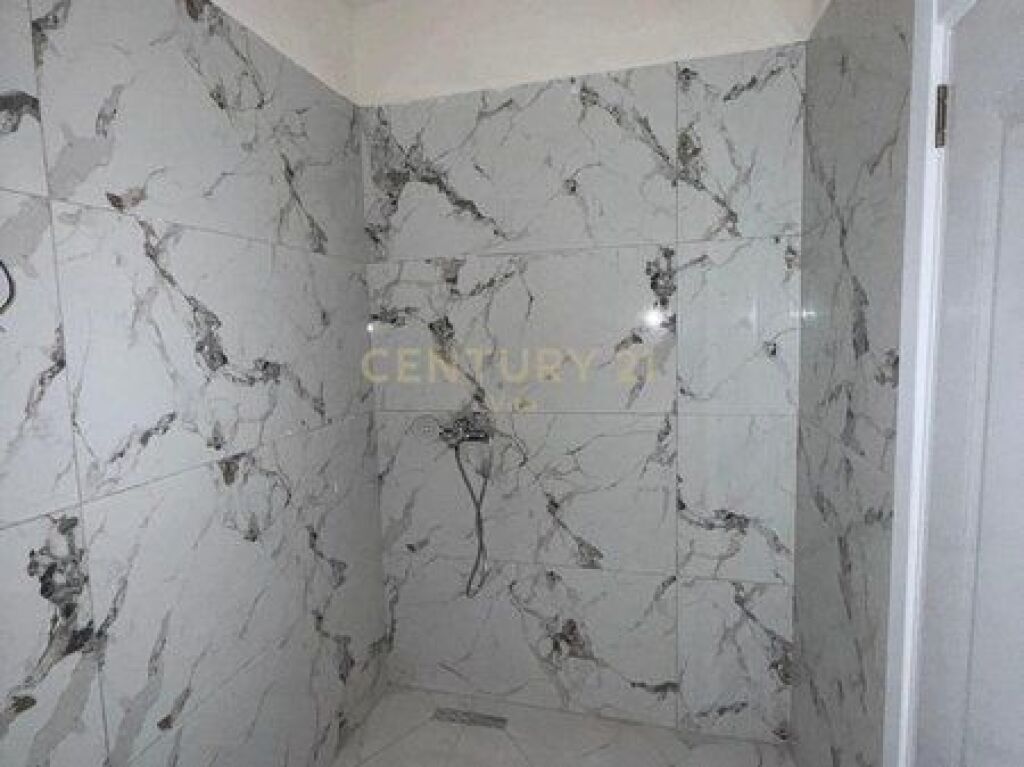 SHITET APARTAMENT 1+1 + POST PARKIMI NE QERRET !!!