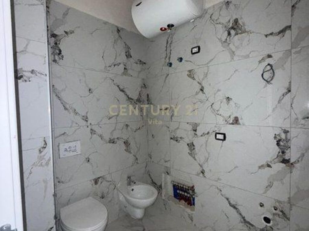 SHITET APARTAMENT 1+1 + POST PARKIMI NE QERRET !!!