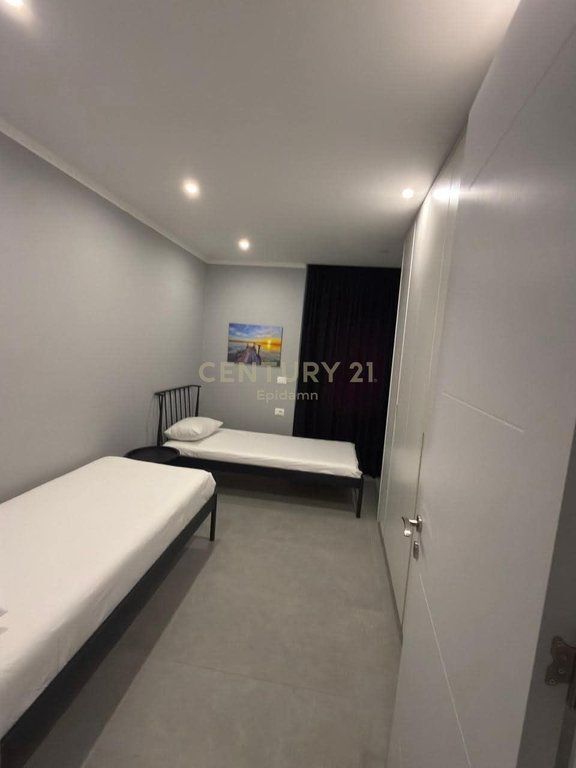 Jepet me qera apartament tek White Hill, Currila – Durrës!