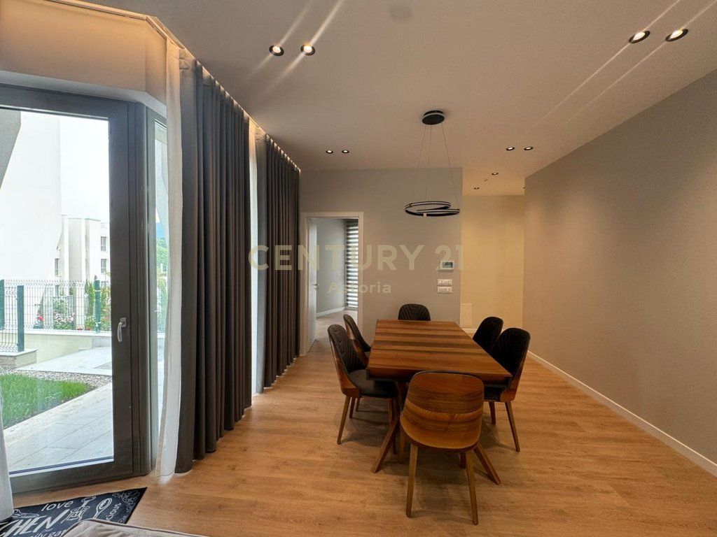 VILË SUPER LUKSOZE ME QIRA NË GREEN VALLEY – LIQENI I THATË 4,500 € /Muaj