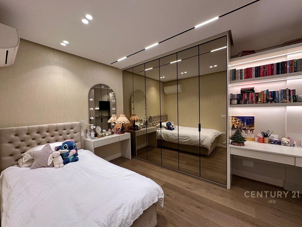 Shitet apartament 3+1+Kuzhine te Vecuar tek Kompleksi Kika 1, prane Union Bank! 367,000 €