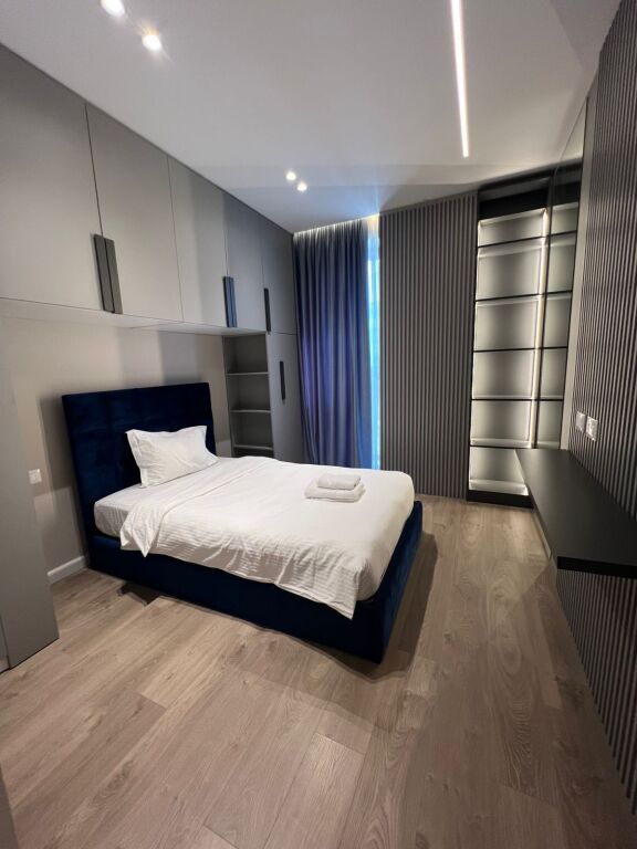 The Paris commune, modern 2+1+2 apartment plus parking for rent!