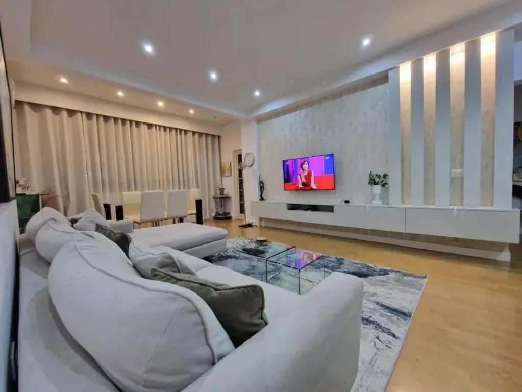 Shitje | Apartament 3 + 1 | Rruga Fortuzi | 350000 €