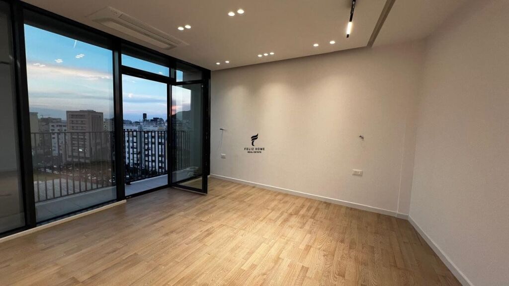 ZYRE ME QERA 130 M2 LAKE VIEW 2000 EURO FH-72643