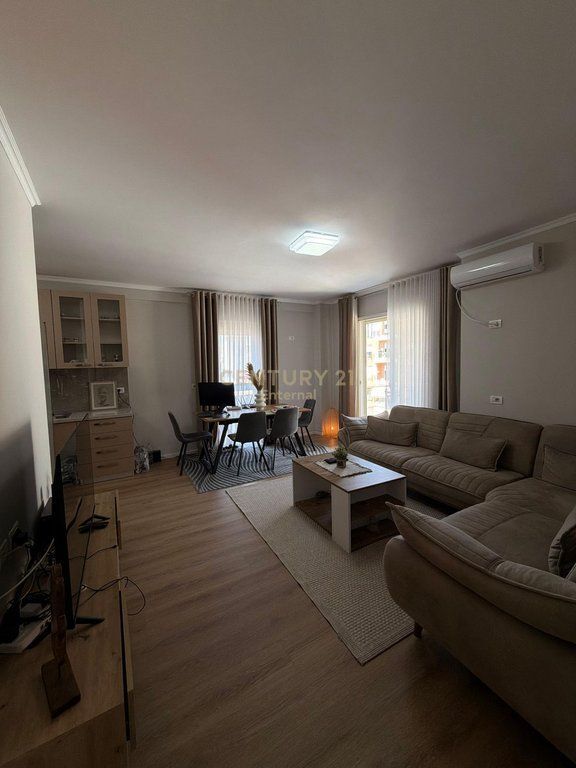 Mine Peza - Jepet 2+1 Luxury Prane Prokurorise Pallat i 2024 750 € /Muaj