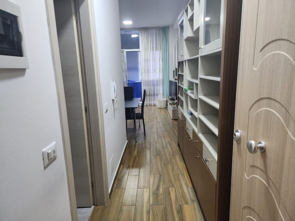 For rent 1+1 at Komuna e Parisit