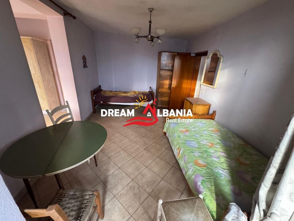 Shiten 2 Apartamente (1+1 dhe 2+1) tek Kryqezimi i 21 Dhjetorit (ID 4139190)