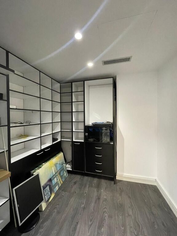 JEPET ZYRE ME QERA 130M2 KOMUNA E PARISIT