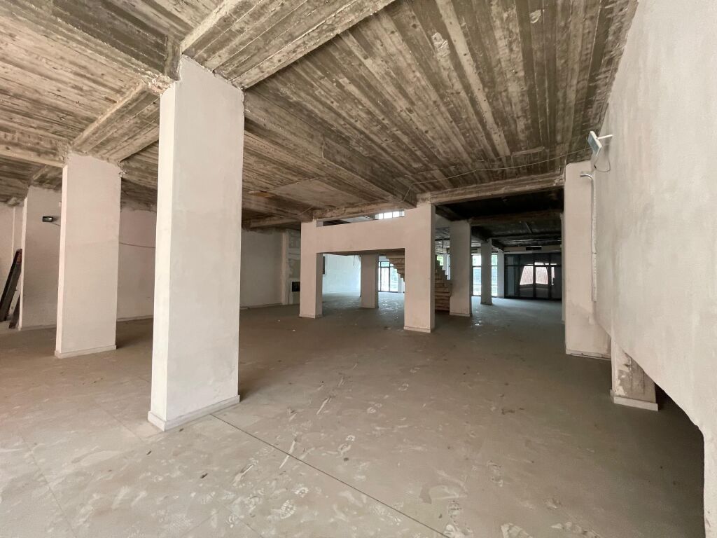 PREMISES 1400M2 FOR RENT AT THE MUNICIPALITY OVERPASS