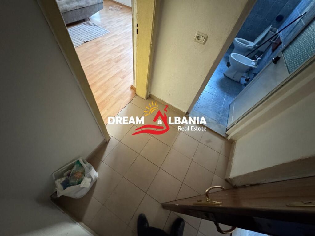 Shiten 2 Apartamente (1+1 dhe 2+1) tek Kryqezimi i 21 Dhjetorit (ID 4139190)