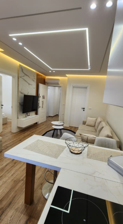 Apartament 1+1 me qira – pranë Universitetit Zonja e Këshillit të Mirë