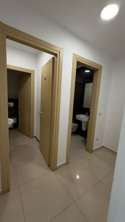 AMBIENT ZYRE 180M2 PER QERA TEK KOMPLEKSI DELIJORGJI