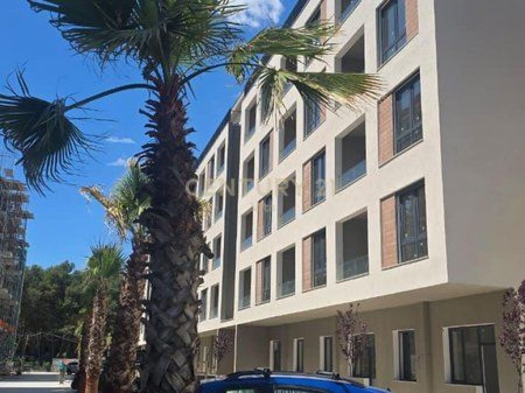SHITET APARTAMENT 1+1 + POST PARKIMI NE QERRET !!!