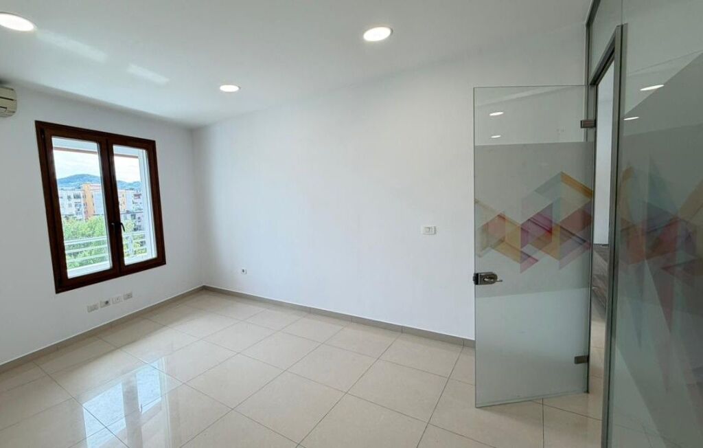🏢 Office space for rent at Delijorgji