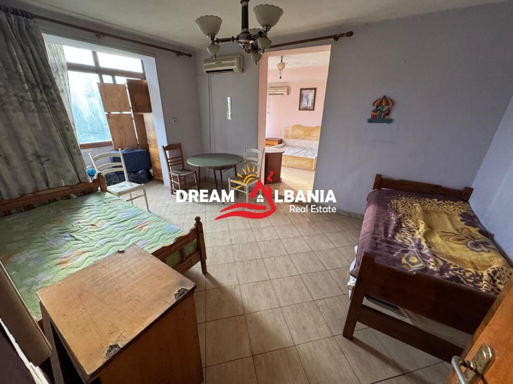 Shiten 2 Apartamente (1+1 dhe 2+1) tek Kryqezimi i 21 Dhjetorit (ID 4139190)