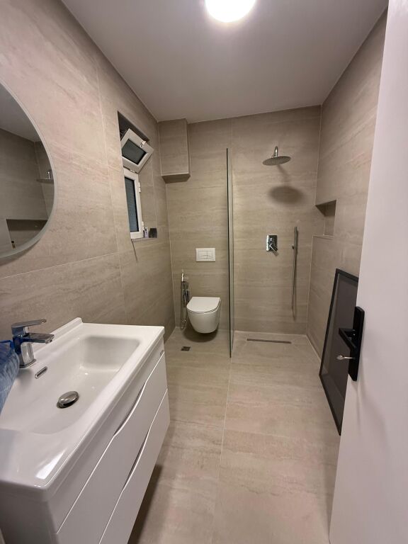 JEPET ME QIRA Ambient Per Zyra📍Rruga e Durresit *4 ambiente pune 📐Sip.100m² 💶600€ Neto