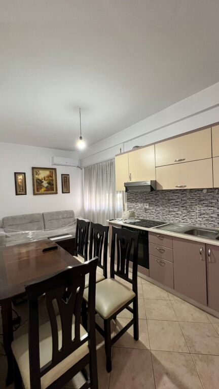 1+1 apartment for rent at Komuna e Parisit