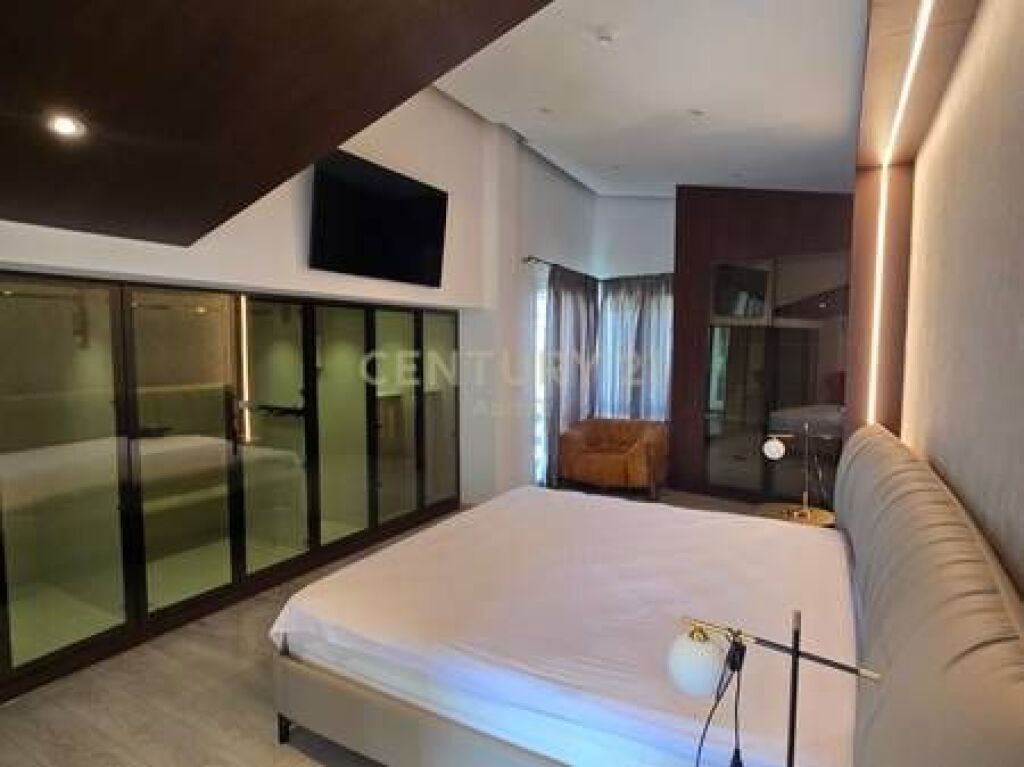 Villa di Lusso in Vendita a Long Hill Residence – Investimento PREMIUM &amp; PRONTA per Abitare